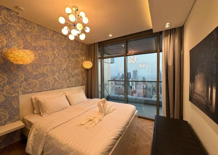 High Floor 33 Luxury Apartment