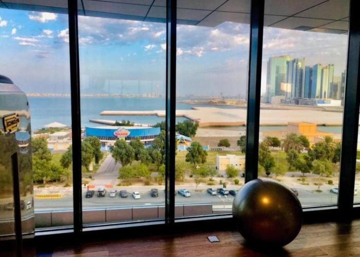 High Floor 31 with Skyline View