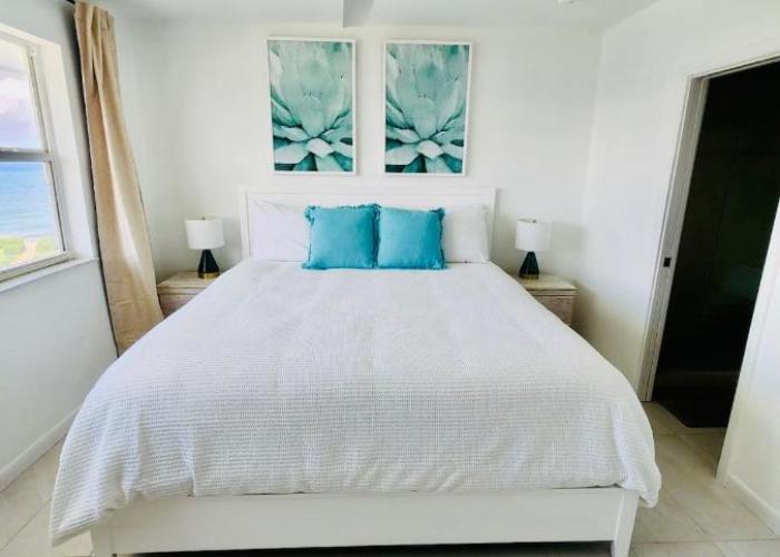 7Mile Beachfront Apartment