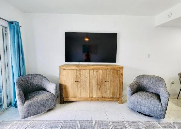 7Mile Beachfront Apartment