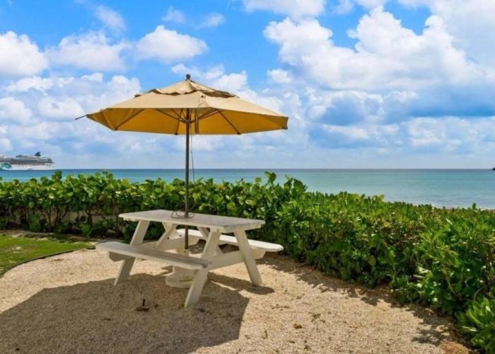 7Mile Beachfront Apartment