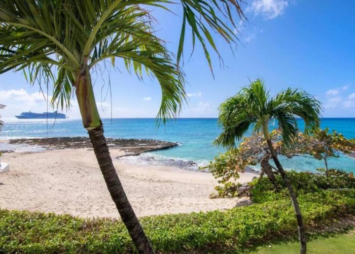 7Mile Beachfront Apartment