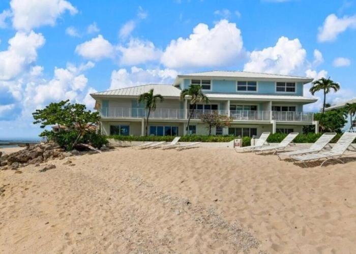 7Mile Beachfront Apartment
