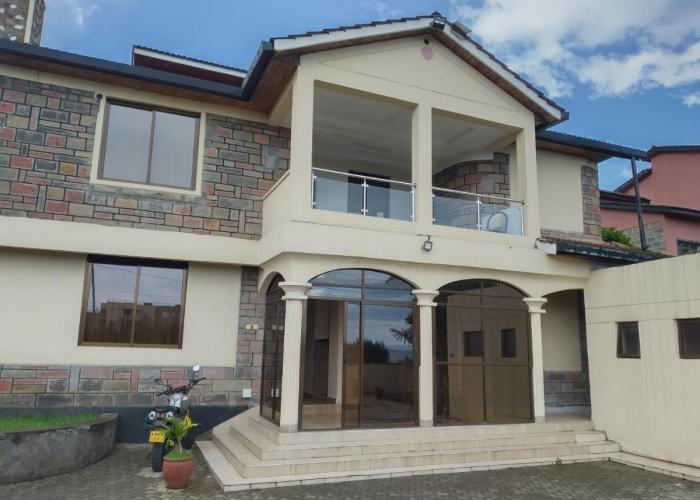 Twiga Whitehouse Villa