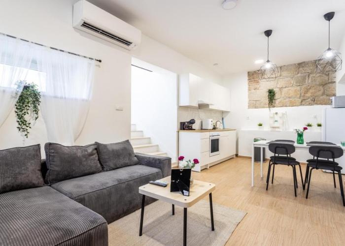 Zeus Downtown Apartment