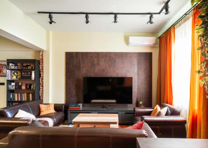 Urban Charm & Comfort - Chic 2BD in Prime Location by Flat Mаnager