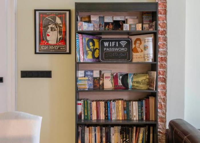 Urban Charm & Comfort - Chic 2BD in Prime Location by Flat Mаnager