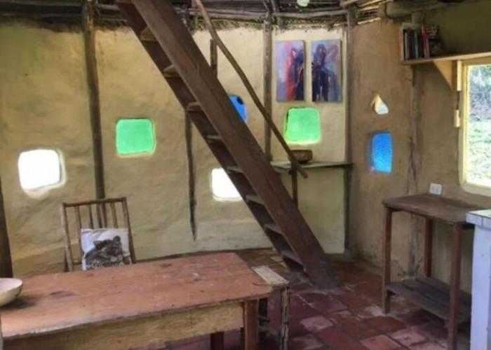 Sweet little cabin in ecological artist community