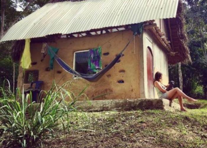 Sweet little cabin in ecological artist community