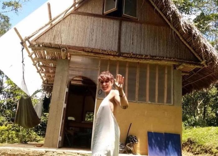 Sweet little cabin in ecological artist community