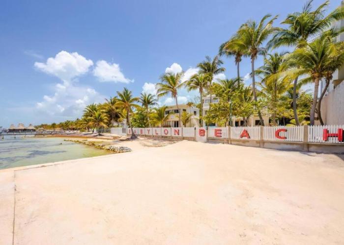 Babylon Beach Resort