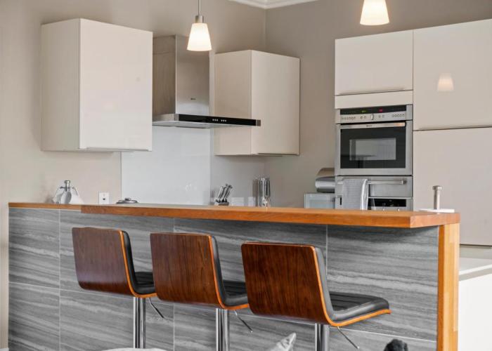 30 percent off! Exquisite Georgian Apartment with Reserved Parking