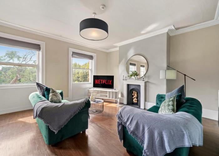 30 percent off! Exquisite Georgian Apartment with Reserved Parking