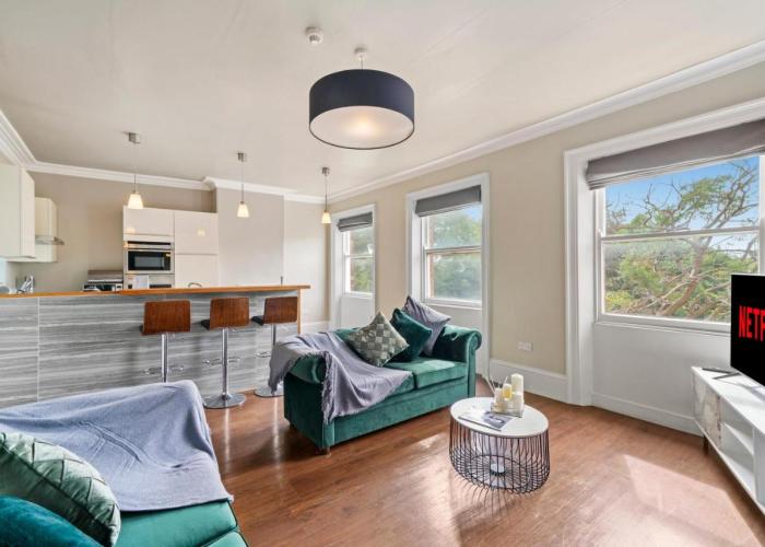 30 percent off! Exquisite Georgian Apartment with Reserved Parking