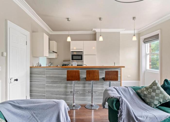 30 percent off! Exquisite Georgian Apartment with Reserved Parking