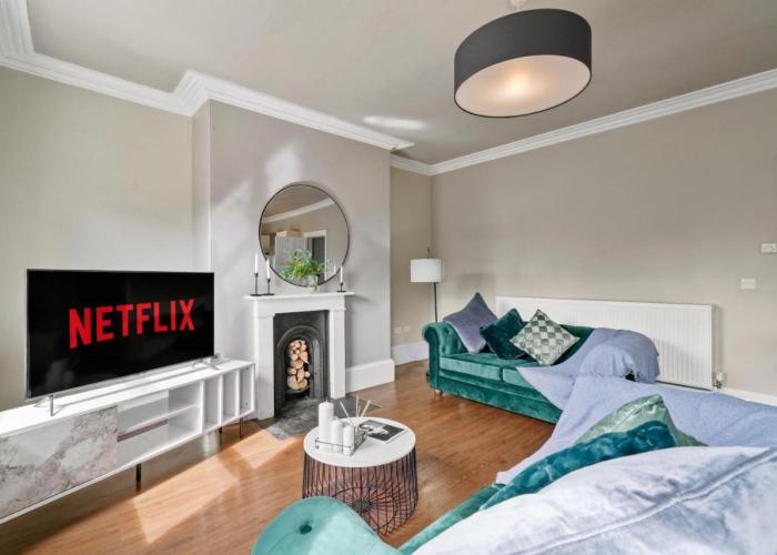 30 percent off! Exquisite Georgian Apartment with Reserved Parking