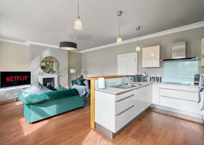 30 percent off! Exquisite Georgian Apartment with Reserved Parking