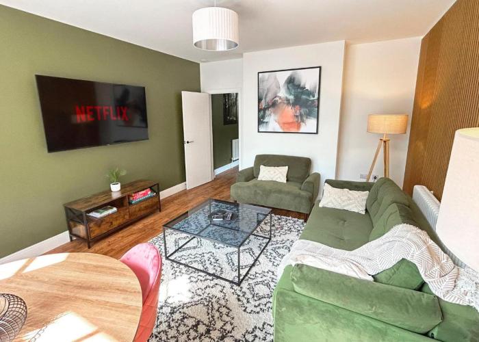 1 Bed & 1 Sofa Bed Alpine Style Ground Floor Apartment