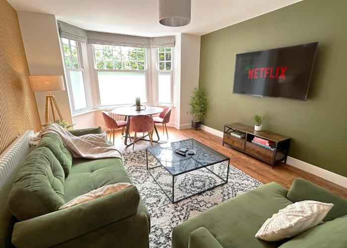 1 Bed & 1 Sofa Bed Alpine Style Ground Floor Apartment