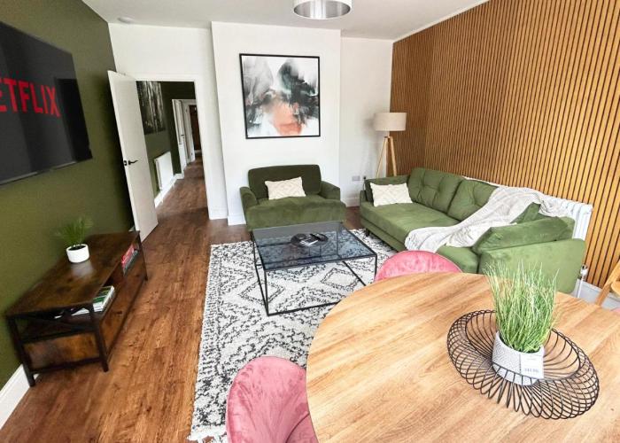 1 Bed & 1 Sofa Bed Alpine Style Ground Floor Apartment