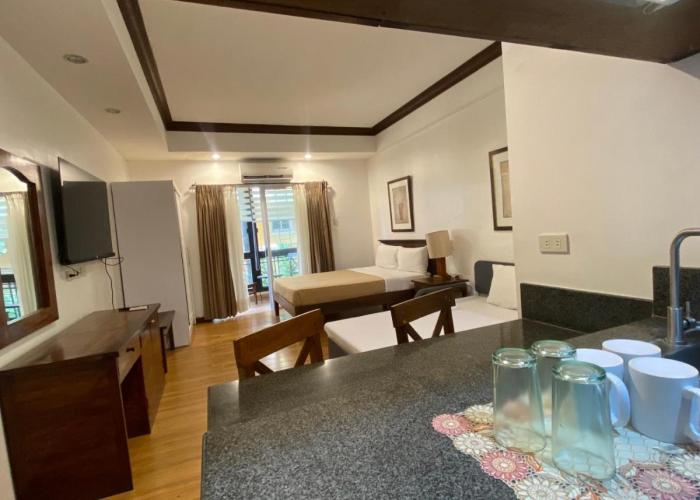 Club Balai Isabel Recto 102 Lakeshore Room