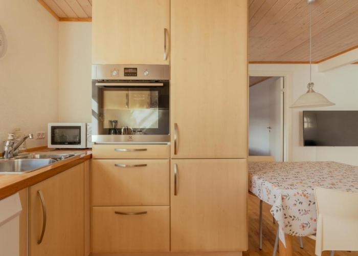 Lovely 2 BR Apartment - Parking - Quiet Street