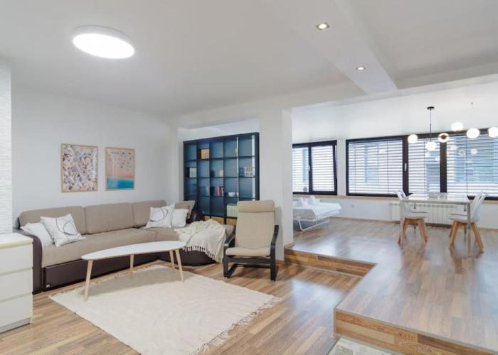 Spacious and modern apt, 6 guests, Central station, self check-in