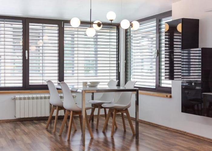 Spacious and modern apt, 6 guests, Central station, self check-in