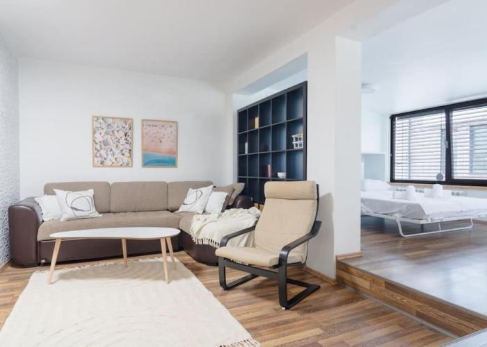 Spacious and modern apt, 6 guests, Central station, self check-in