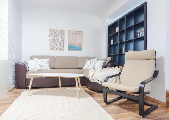 Spacious and modern apt, 6 guests, Central station, self check-in