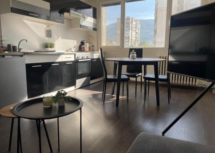 Cozy APT Free Parking Wi-Fi Netflix