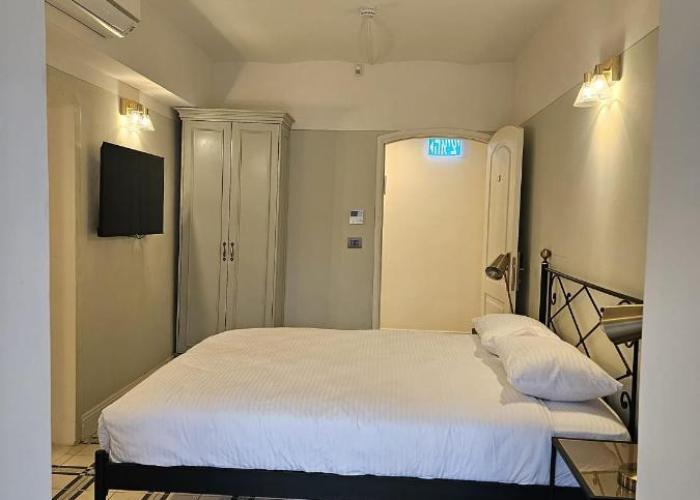 כוהנ'ס - Cohen's Hotel