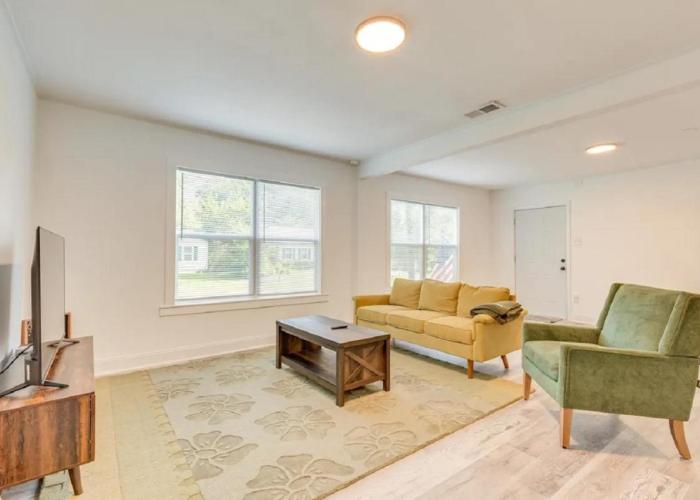 Mid-Town Cave for 6 Guests 3 Bedroom 1 Bath