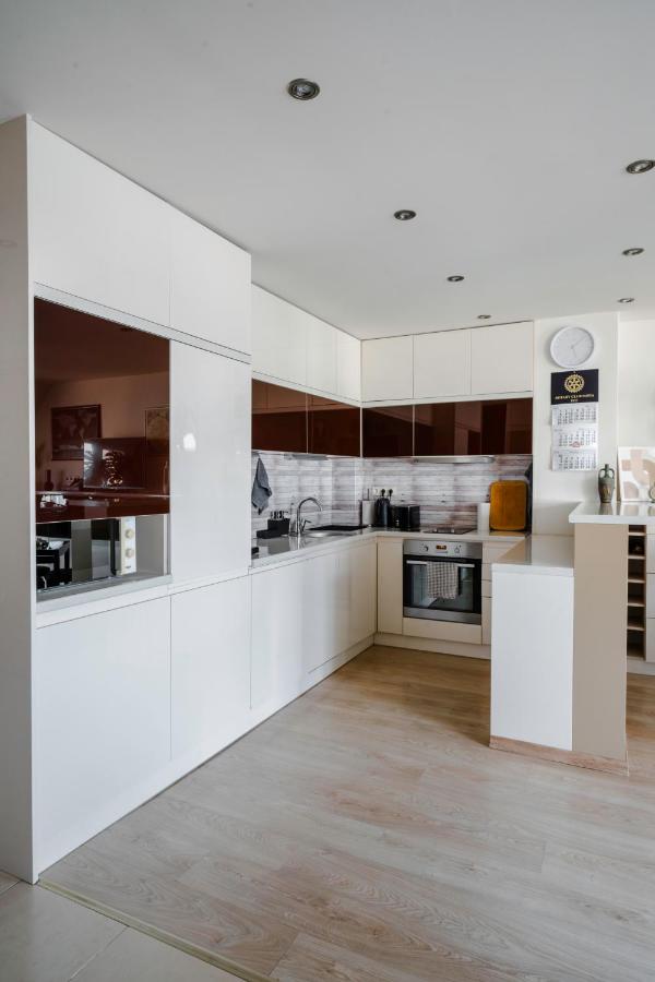 фото Spacious 2BD Flat with Secure Free Parking