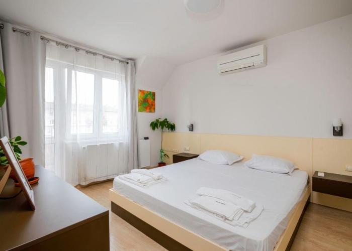 Spacious 2BD Flat with Secure Free Parking