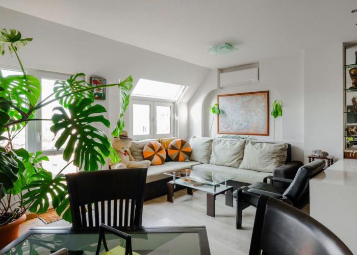 Spacious 2BD Flat with Secure Free Parking