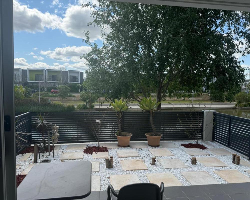 安静的住宅区 4个卧室3个卫生间 步行5分钟到达火车站Westfield 购物中心