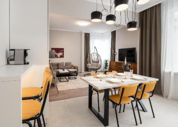 Bright & Sunny Stylish Apt with 2BDR and 2BTH