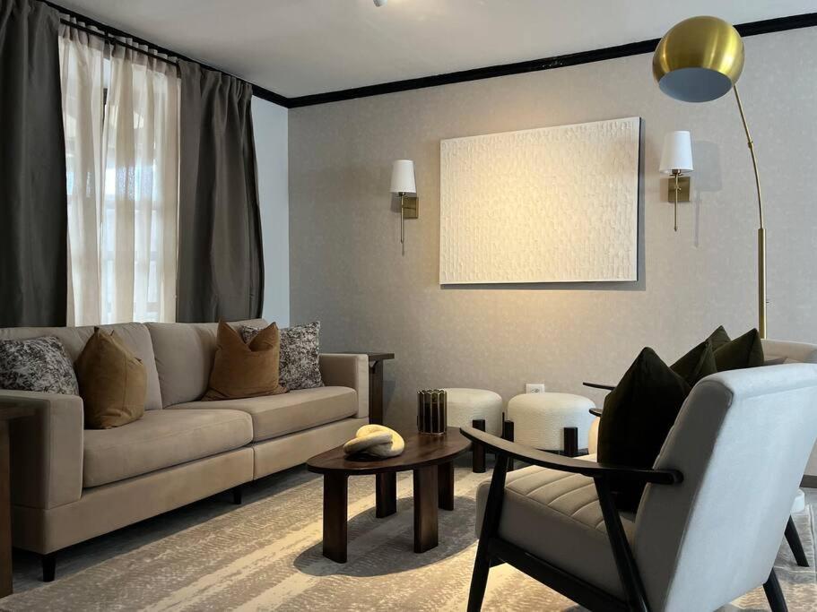 Casa frente a Macroplaza en Piedras