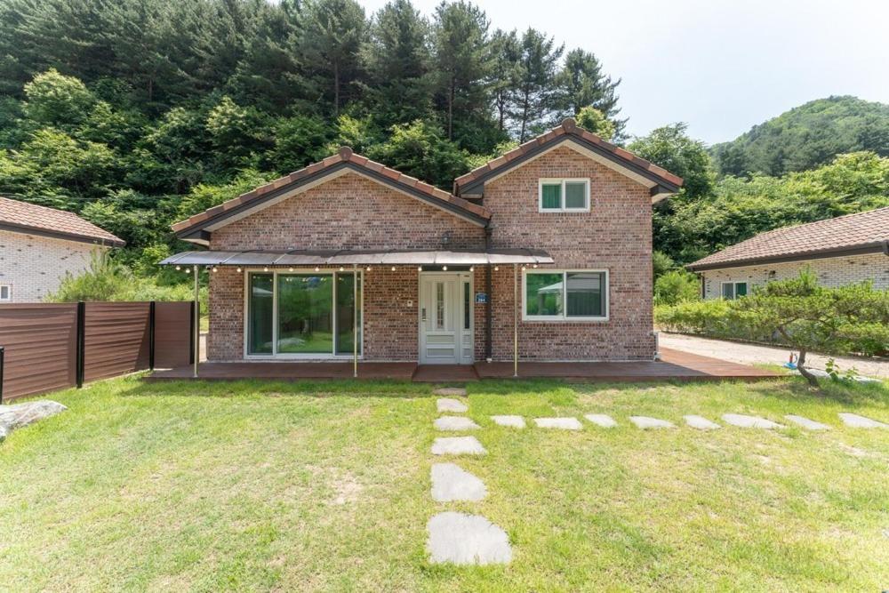 Chuncheon Private House Small House in the Forest 2