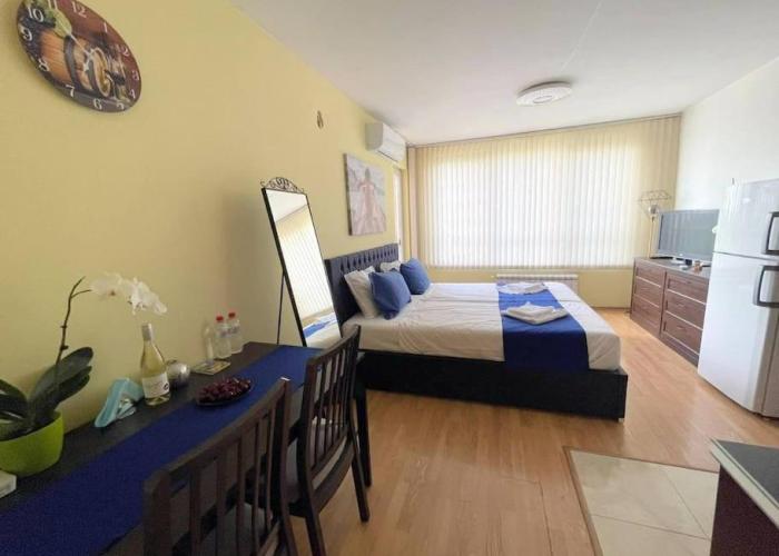Blue Orchid Studio near airport & free parking