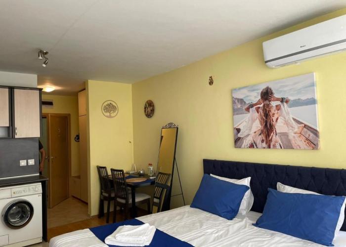 Blue Orchid Studio near airport & free parking