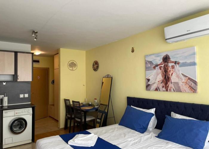 Blue Orchid Studio near airport & free parking