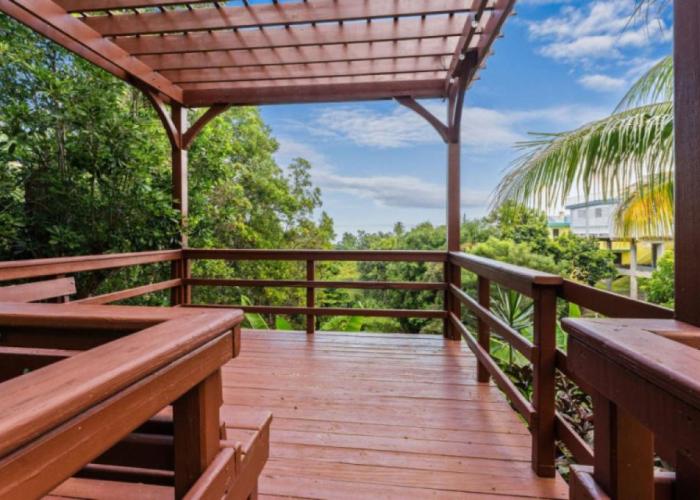Casita 4 at Ceiba Tree Inn. Tranquility with Garden Views and Pergola with Ocean Overlook