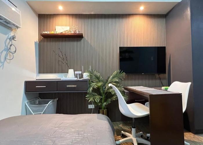 Fullerton Suites