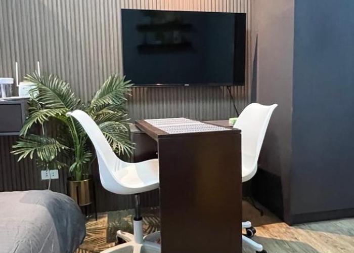 Fullerton Suites