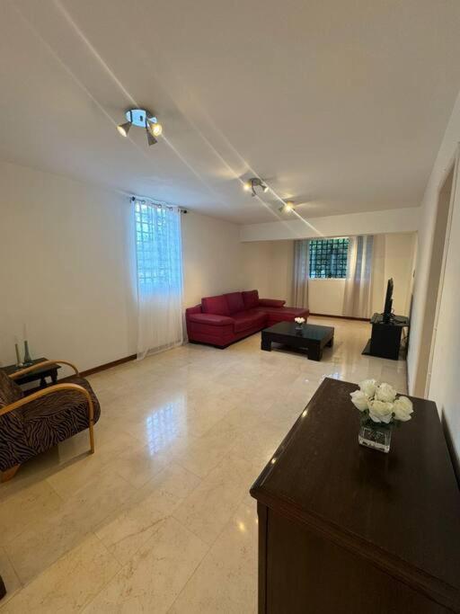 Amplia y moderna casa en Urb Chuao