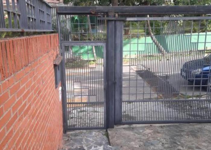 Amplia y moderna casa en Urb Chuao