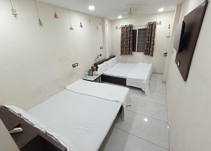 Treebo yatri grah kshipra T hotel