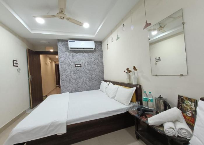 Treebo yatri grah kshipra T hotel